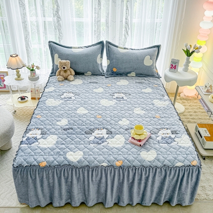 91家纺网 家纺一手货源 找家纺 恋佳居 2025新款雪花绒夹棉绗缝床裙 爱心小狗