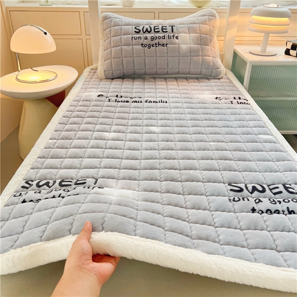 91家纺网 家纺一手货源 找家纺 （总）喜居 2024新款印花牛奶绒床垫学生床垫学生宿舍床垫床褥子被套四件套