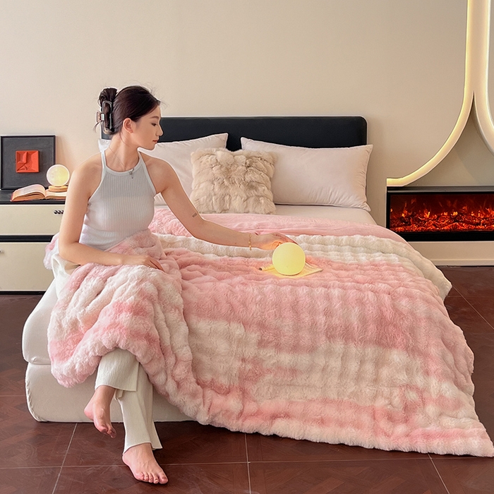 91家纺网 家纺一手货源 找家纺 2024新款A类法式高克重兔绒多功能毛毯被套双用盖毯 渲染粉-毛毯