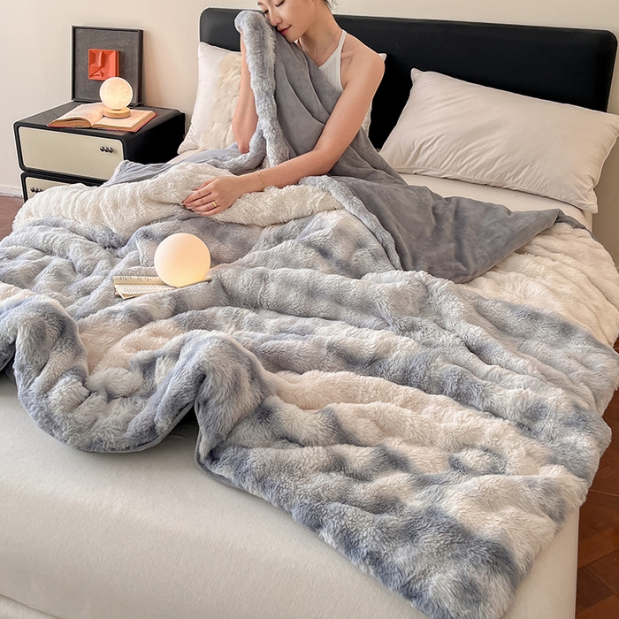 91家纺网 家纺一手货源 找家纺 2024新款A类法式高克重兔绒多功能毛毯被套双用盖毯 渲染蓝-毛毯