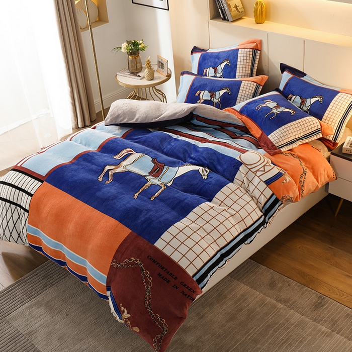 91家纺网 家纺一手货源 找家纺 凡客 2024新款牛奶绒大版印花四件套 英伦