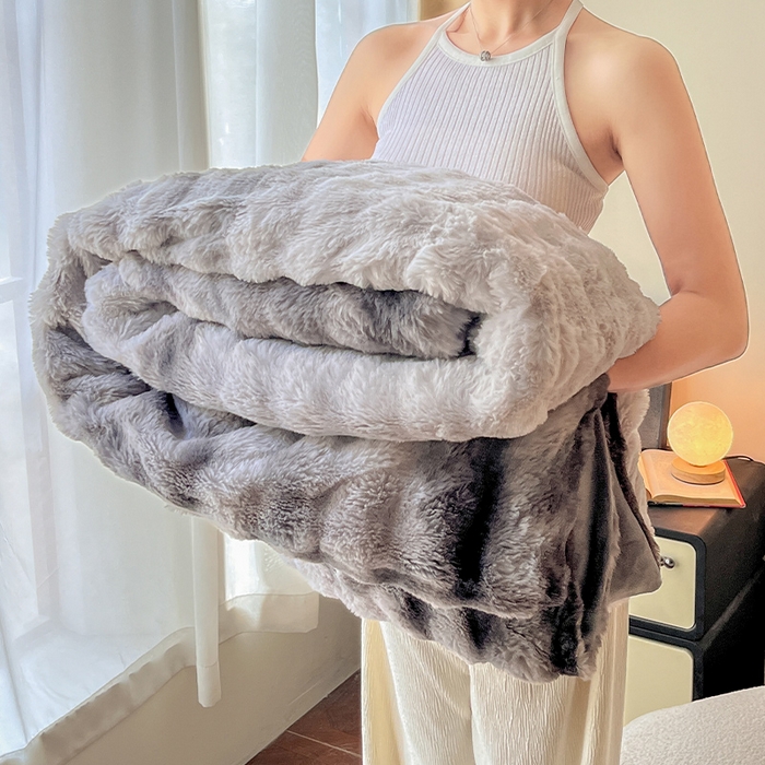 91家纺网 家纺一手货源 找家纺 2024新款A类法式高克重兔绒多功能毛毯被套双用盖毯 渲染灰-毛毯