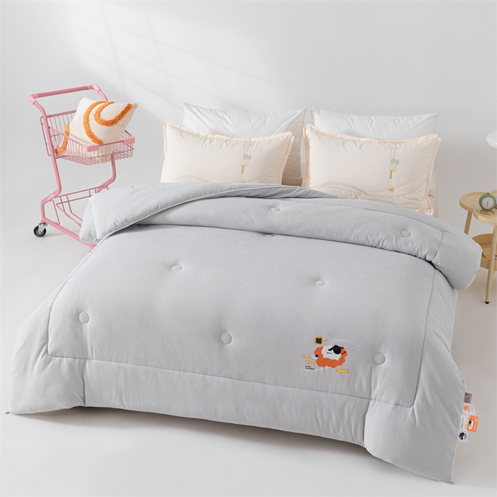 91家纺网 家纺一手货源 找家纺 爱来伊家纺 2024新款三体羊绒加厚保暖冬被芯大豆纤维被春秋被子被芯 山体羊绒大豆被-浅灰