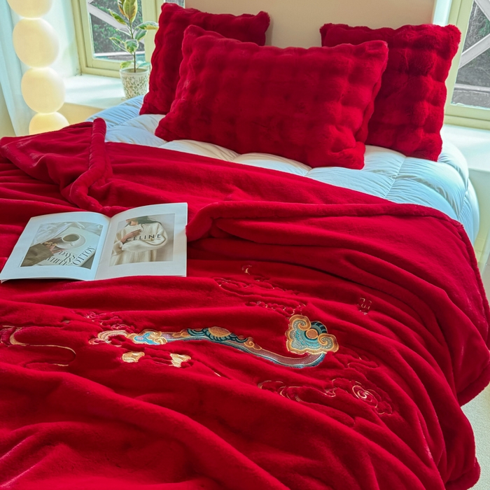 91家纺网 家纺一手货源 找家纺 尚品绵羊毛毯 2025新款高端婚庆毛毯双层加厚仿貂皮草绣花毯盖毯 如意