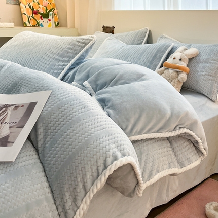 91家纺网 家纺一手货源 找家纺 （总）蓝极人 2024新款提花牛奶绒四件套