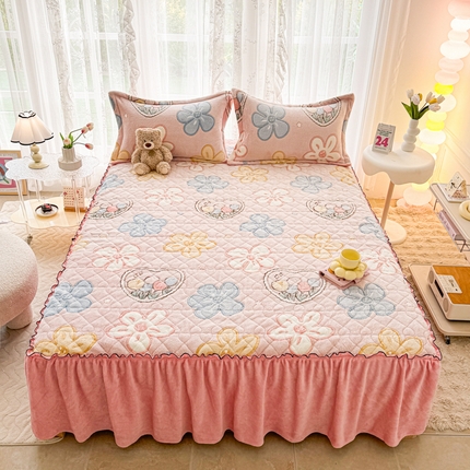 91家纺网 家纺一手货源 找家纺 恋佳居 2025新款雪花绒夹棉绗缝床裙 花海