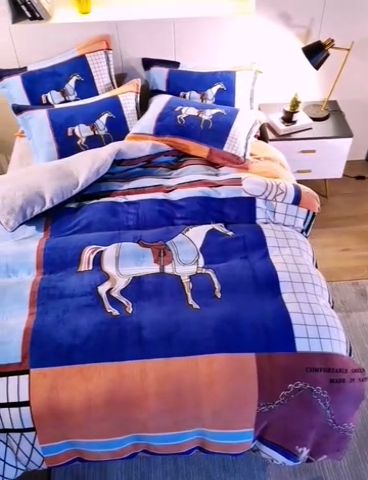 91家纺网 家纺一手货源 找家纺 凡客 2024新款牛奶绒大版印花四件套 英伦