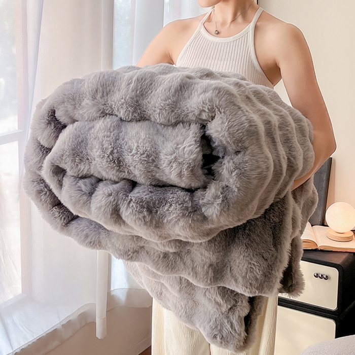 91家纺网 家纺一手货源 找家纺 2024新款A类法式高克重兔绒多功能毛毯被套双用盖毯 浅灰-毛毯