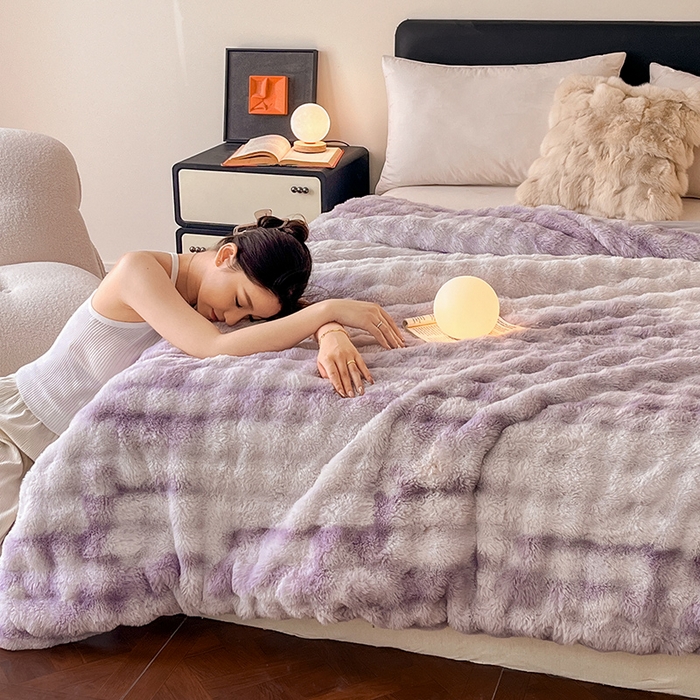 91家纺网 家纺一手货源 找家纺 2024新款A类法式高克重兔绒多功能毛毯被套双用盖毯 渲染紫-毛毯