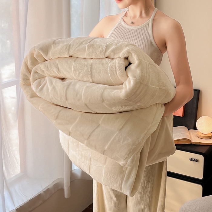 91家纺网 家纺一手货源 找家纺 2024新款A类法式高克重兔绒多功能毛毯被套双用盖毯 方块奶白-毛毯