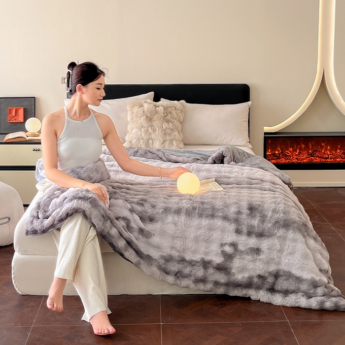 91家纺网 家纺一手货源 找家纺 2024新款A类法式高克重兔绒多功能毛毯被套双用盖毯 渲染灰-毛毯