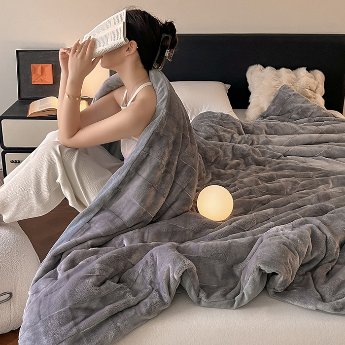 91家纺网 家纺一手货源 找家纺 2024新款A类法式高克重兔绒多功能毛毯被套双用盖毯 方块浅灰-毛毯