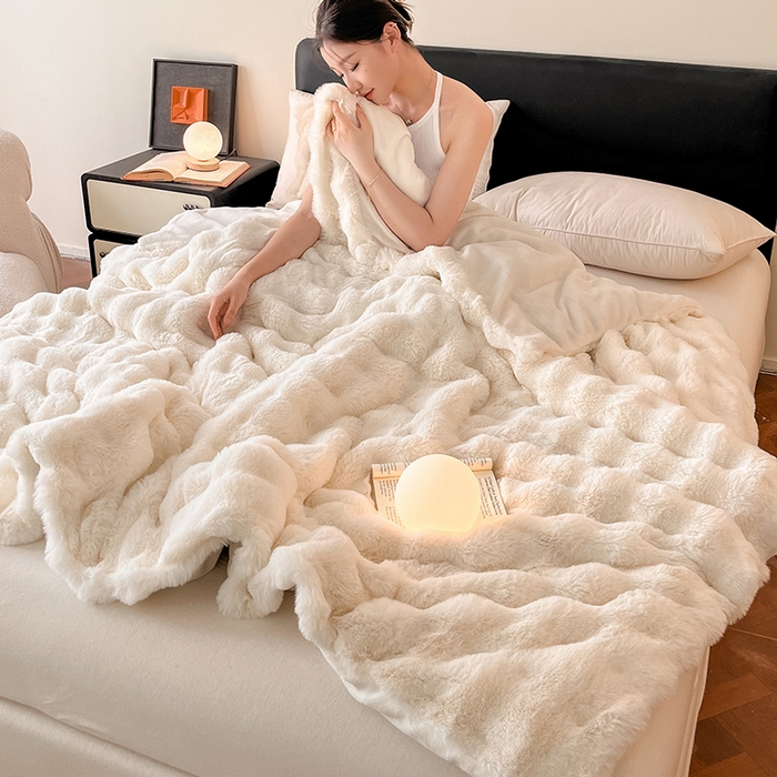 91家纺网 家纺一手货源 找家纺 2024新款A类法式高克重兔绒多功能毛毯被套双用盖毯 奶白-毛毯