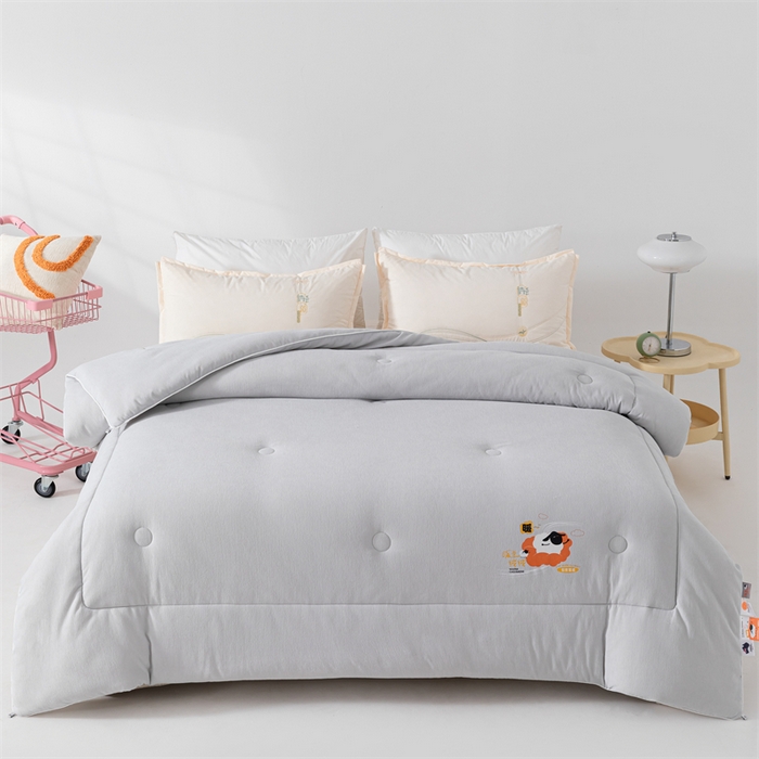 91家纺网 家纺一手货源 找家纺 爱来伊家纺 2024新款三体羊绒加厚保暖冬被芯大豆纤维被春秋被子被芯 山体羊绒大豆被-浅灰