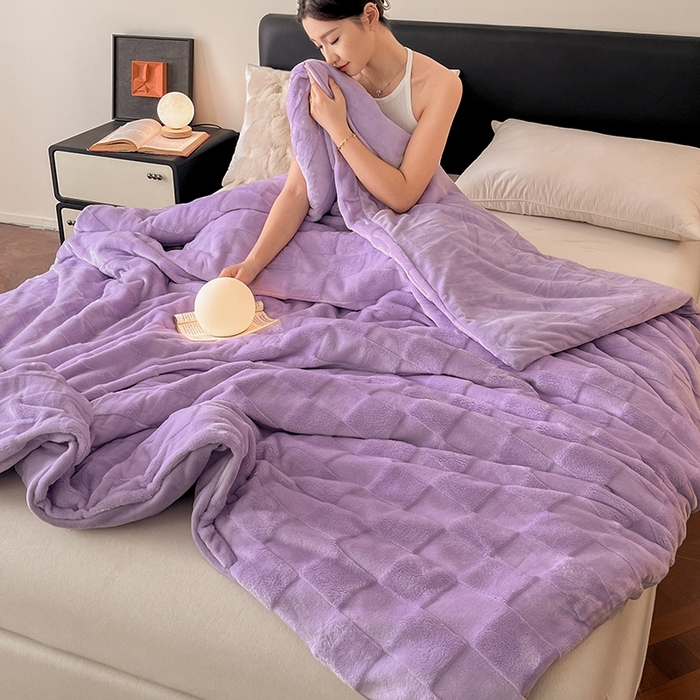 91家纺网 家纺一手货源 找家纺 2024新款A类法式高克重兔绒多功能毛毯被套双用盖毯 方块香芋紫-毛毯