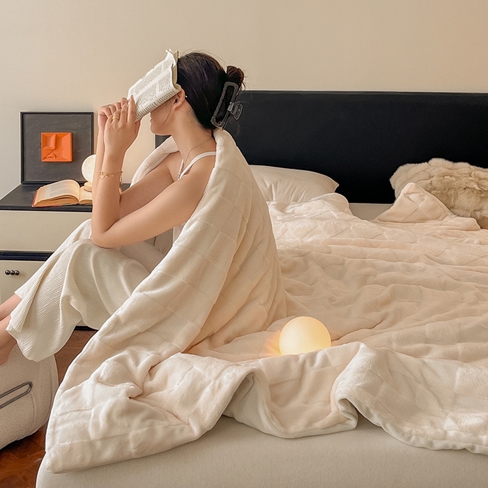 91家纺网 家纺一手货源 找家纺 2024新款A类法式高克重兔绒多功能毛毯被套双用盖毯 方块奶白-毛毯