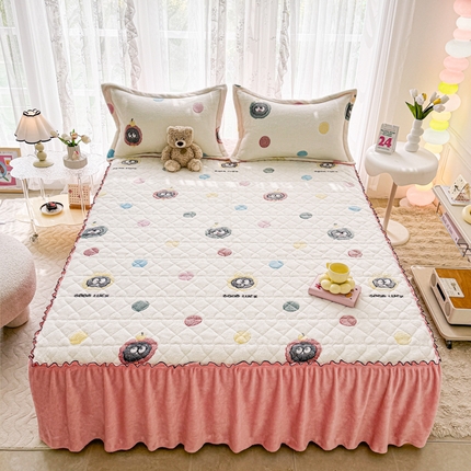 91家纺网 家纺一手货源 找家纺 恋佳居 2025新款雪花绒夹棉绗缝床裙 幸运煤球