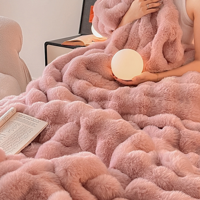 91家纺网 家纺一手货源 找家纺 2024新款A类法式高克重兔绒多功能毛毯被套双用盖毯 豆沙粉-毛毯