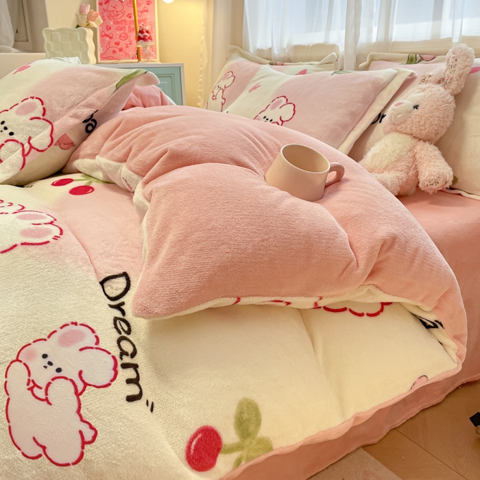 91家纺网 家纺一手货源 找家纺 柒月 2024新款小清新牛奶绒印花加厚保暖四件套 爱心兔