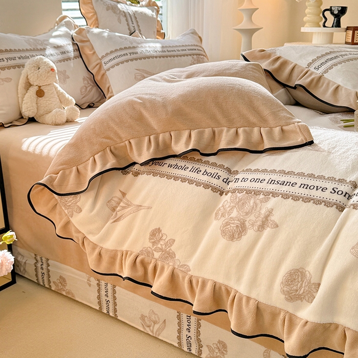 91家纺网 家纺一手货源 找家纺 韩约家纺 2024新款牛奶绒花边款印花四件套 如伊