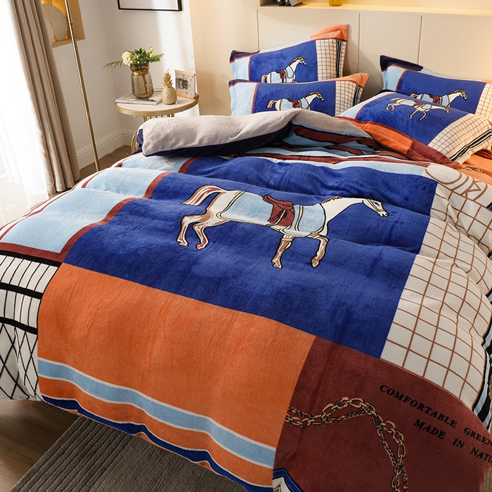 91家纺网 家纺一手货源 找家纺 凡客 2024新款牛奶绒大版印花四件套 英伦