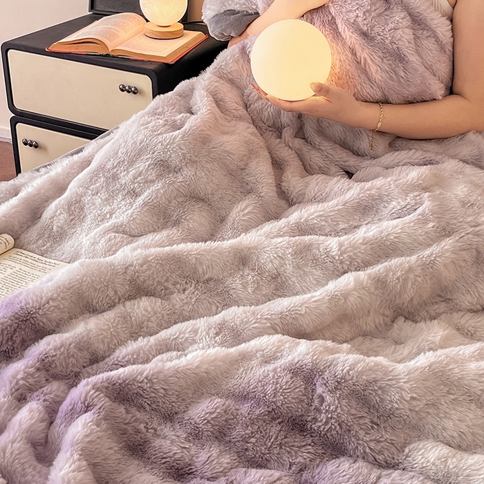 91家纺网 家纺一手货源 找家纺 2024新款A类法式高克重兔绒多功能毛毯被套双用盖毯 渲染紫-毛毯
