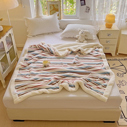 91家纺网 家纺一手货源 找家纺 艾咪-Amy ntmy 2024新款ins条纹牛奶绒双层毯毛毯休闲毯 拿铁