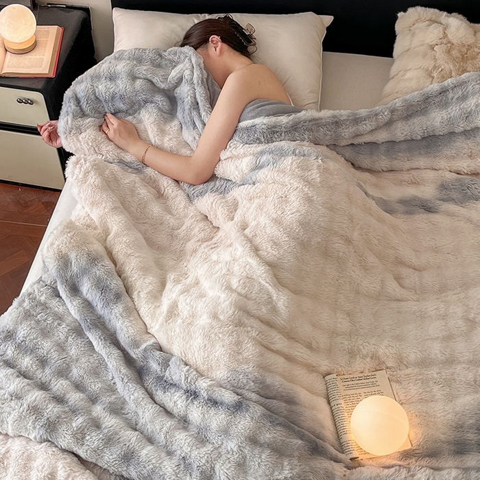 91家纺网 家纺一手货源 找家纺 2024新款A类法式高克重兔绒多功能毛毯被套双用盖毯 渲染蓝-毛毯