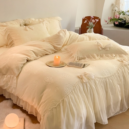 91家纺网 家纺一手货源 找家纺 逸尚阁 2024新款雕花牛奶绒花边四件套-爱丽斯 爱丽斯-奶黄