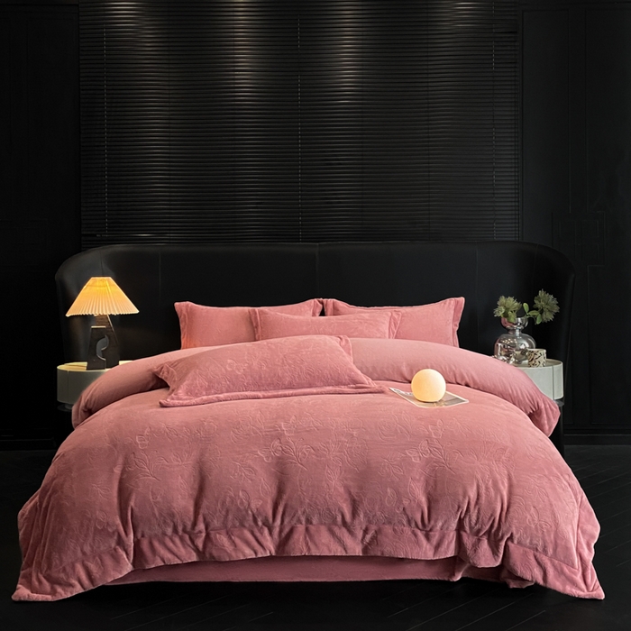 91家纺网 家纺一手货源 找家纺 新方向 2025新款全消光A类烂花牛奶绒四件套-蝴蝶戏花 蝴蝶戏花-深豆沙