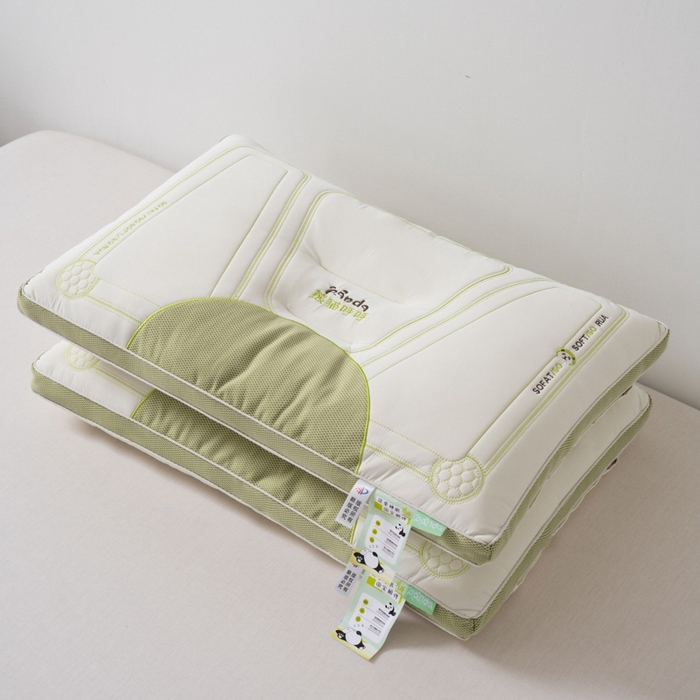 91家纺网 家纺一手货源 找家纺 芯奇想 2024新款熊猫呼呼乳胶护颈枕48*74cm 熊猫呼呼-绿色