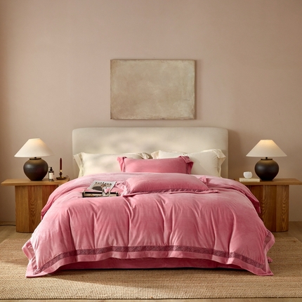 91家纺网 家纺一手货源 找家纺 时亿家居 2024新款300g婴肤绒四件套-爵士系列 爵士 烟粉