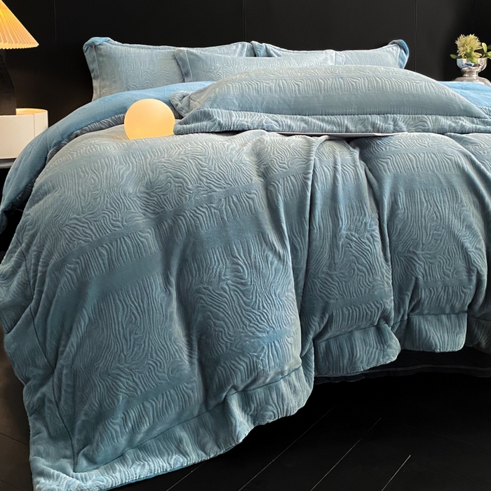 91家纺网 家纺一手货源 找家纺 新方向 2025新款全消光A类烂花牛奶绒四件套-雨纱暮歌 雨纱暮歌-宾利兰