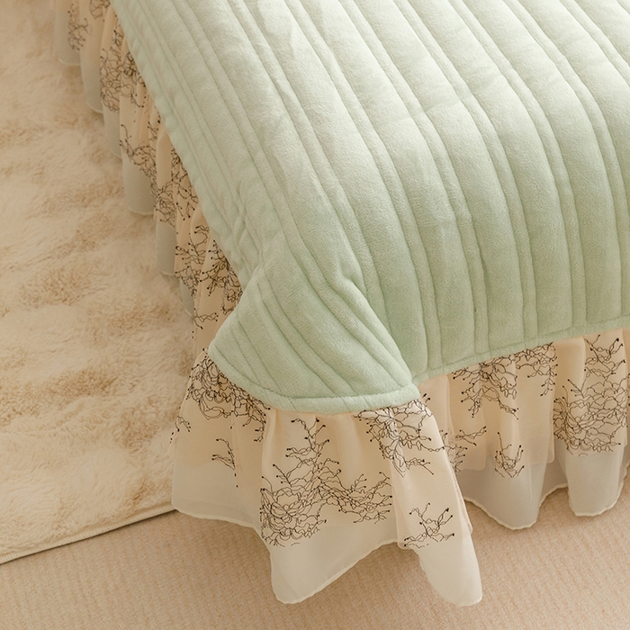 91家纺网 家纺一手货源 找家纺 胜权家纺 2024新款小香风牛奶绒夹棉单品床盖-芭莎系列 芭莎-绿