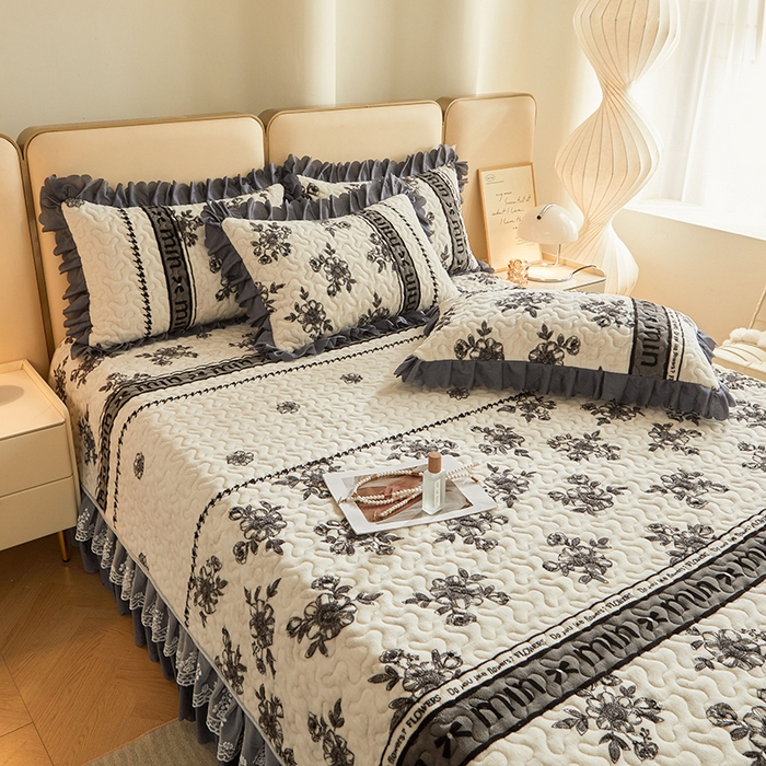 91家纺网 家纺一手货源 找家纺 艾裙海 2025新款高克重加厚保暖A类牛奶绒夹棉床盖系列四件套 莫奈花园