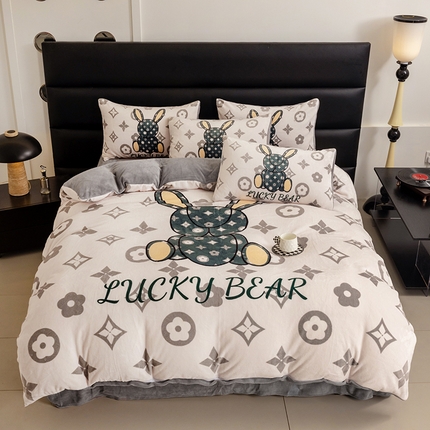 91家纺网 家纺一手货源 找家纺 （总）色鬼布艺 2024新款高克重牛奶绒大版印花四件套