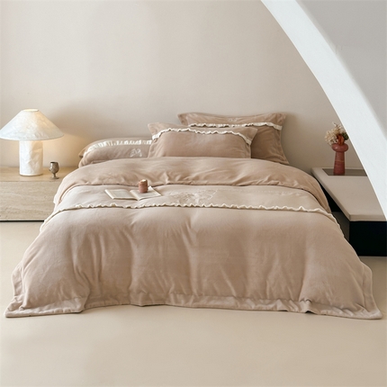 91家纺网 家纺一手货源 找家纺 （总）2024新款牛奶绒刺绣花边四件套-蝶音