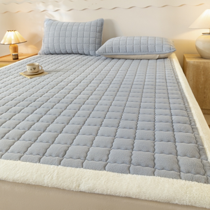 91家纺网 家纺一手货源 找家纺 鑫钰 2024秋冬新款加厚牛奶绒床垫床褥床护垫 暖格-浅灰