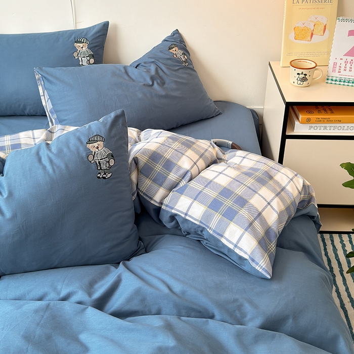 91家纺网 家纺一手货源 找家纺 优悦生活馆 2025新款全棉亲肤刺绣成人款四件套-小熊 小熊-宾利蓝