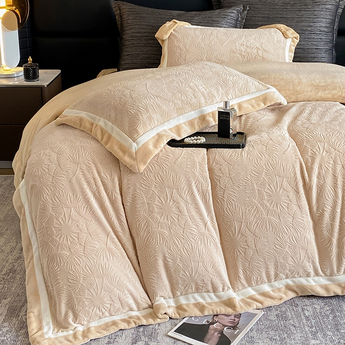 91家纺网 家纺一手货源 找家纺 2025新款秋冬AB版250克全消光立体雕花烂花牛奶绒双拼角四件套-璀璨烟花 璀璨烟花-卡其色