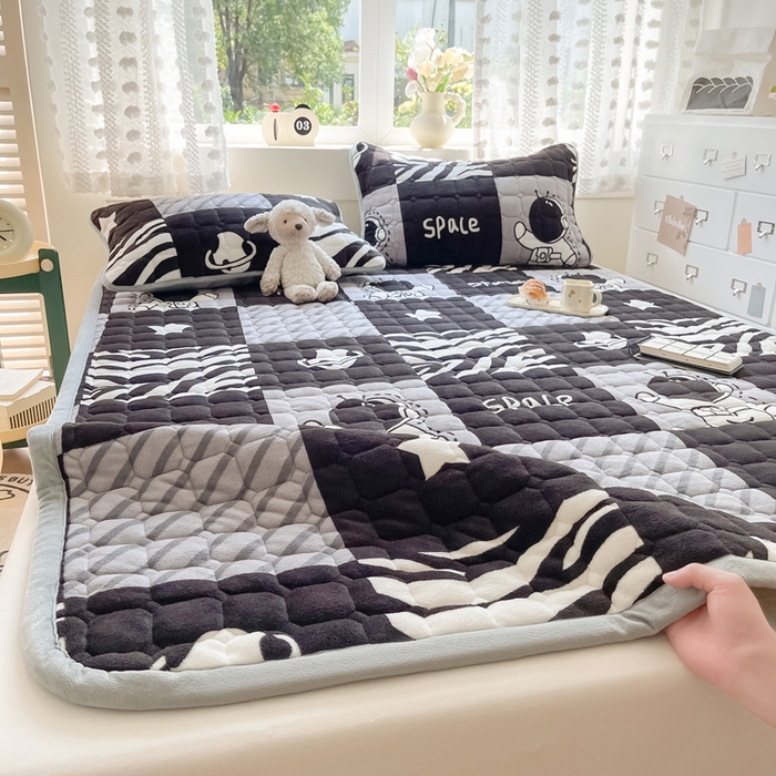 91家纺网 家纺一手货源 找家纺 2024新款牛奶绒床垫保暖床褥子夹棉加厚印花床护垫大床图 梦空间