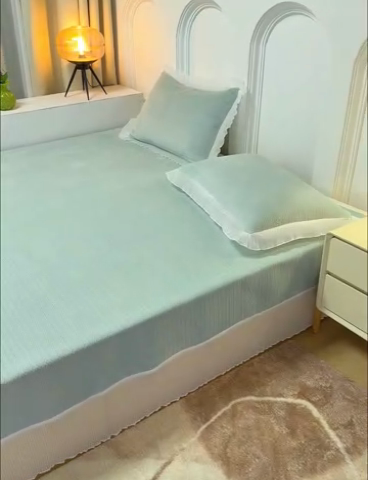 91家纺网 家纺一手货源 找家纺 冬然家纺 2024新款雕花绒榻榻米床盖小麦穗浅绿