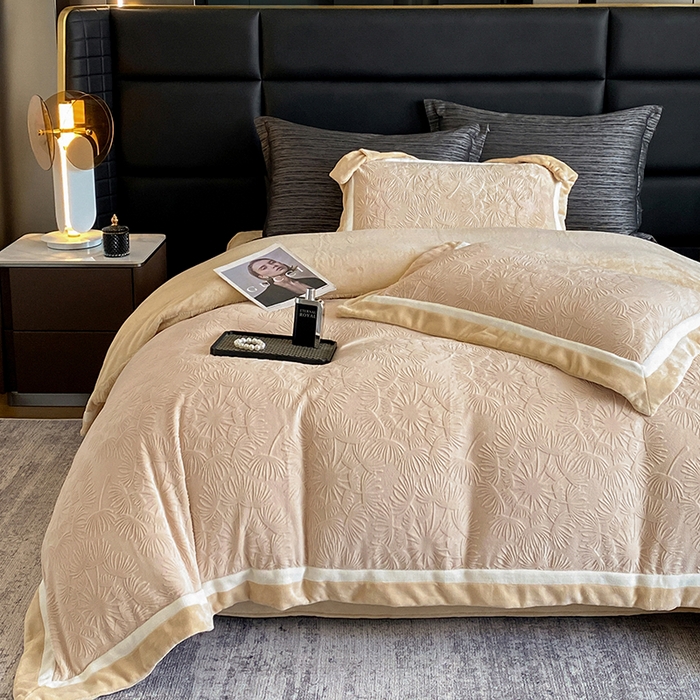 91家纺网 家纺一手货源 找家纺 2025新款秋冬AB版250克全消光立体雕花烂花牛奶绒双拼角四件套-璀璨烟花 璀璨烟花-卡其色
