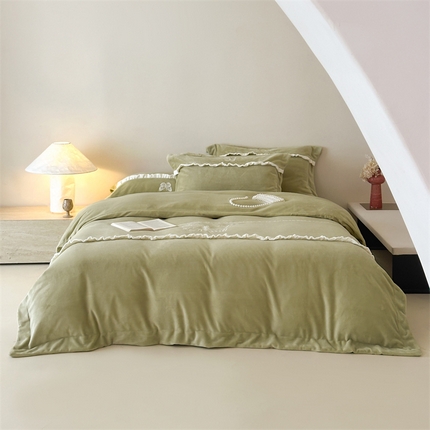 91家纺网 家纺一手货源 找家纺 （总）2024新款牛奶绒刺绣花边四件套-蝶音