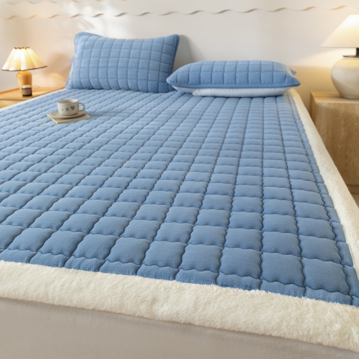 91家纺网 家纺一手货源 找家纺 鑫钰 2024秋冬新款加厚牛奶绒床垫床褥床护垫 暖格-湖蓝