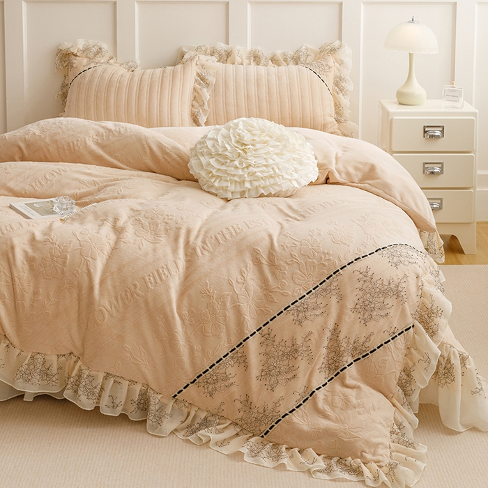 91家纺网 家纺一手货源 找家纺 胜权家纺 2024新款小香风牛奶绒夹棉床盖四件套-芭莎系列 芭莎-米