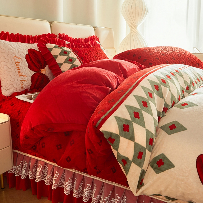 91家纺网 家纺一手货源 找家纺 艾裙海 2025新款高克重加厚保暖A类牛奶绒夹棉床盖系列四件套 蝴蝶结-红
