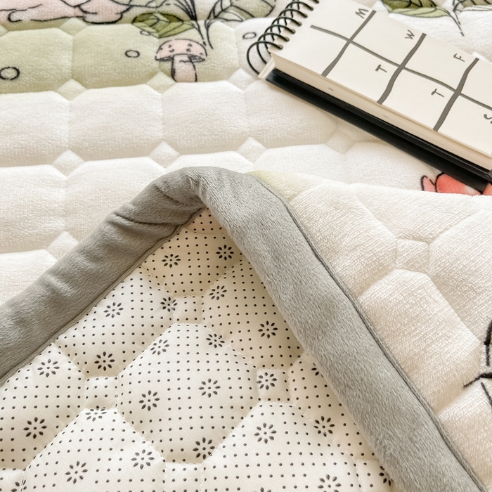 91家纺网 家纺一手货源 找家纺 2024新款牛奶绒床垫保暖床褥子夹棉加厚印花床护垫大床图 花丛小兔