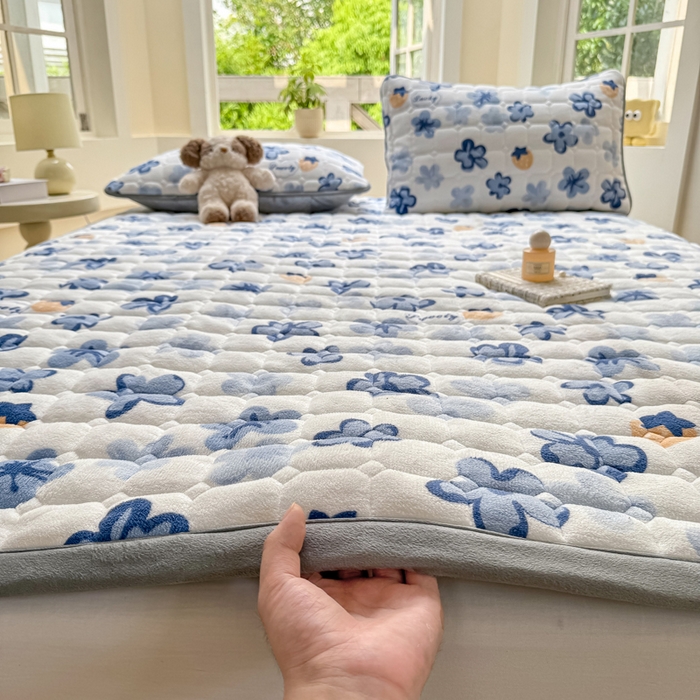 91家纺网 家纺一手货源 找家纺 2024新款牛奶绒床垫保暖床褥子夹棉加厚印花床护垫大床图 花韵