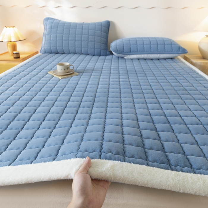 91家纺网 家纺一手货源 找家纺 鑫钰 2024秋冬新款加厚牛奶绒床垫床褥床护垫 暖格-湖蓝